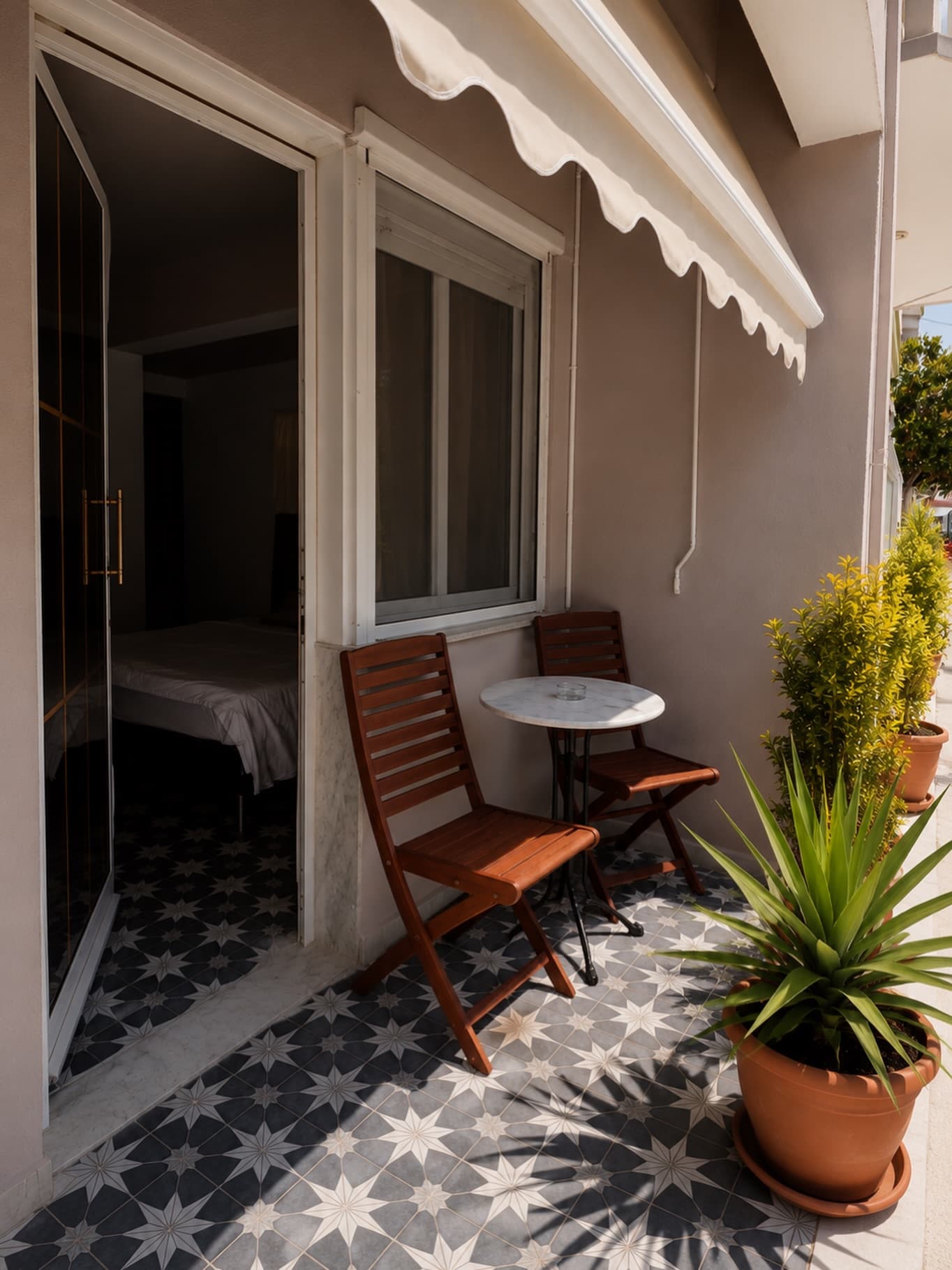 Private terrace with bistro seating